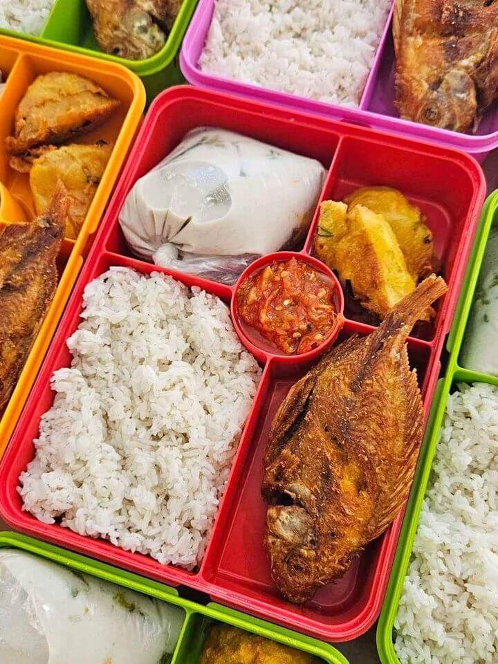 (082226001128) UTRIE Snack Catering Katering Nasi Kotak di Solo Surakarta, menerima pesanan snack kotak atau snack box Daily Catering atau catering hariran untuk Perusahaan Karyawan kantor pabrik